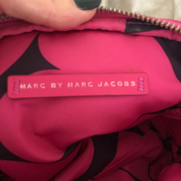 Marc Jacobs hot pink make up bag - Picture 5 of 7